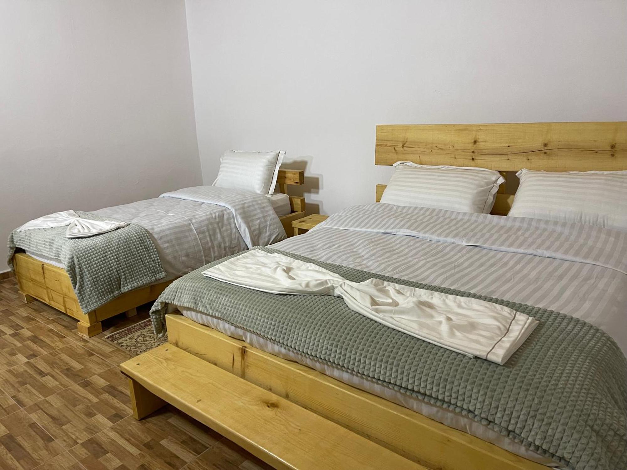 Ardjon House Hostel Berat Exterior photo