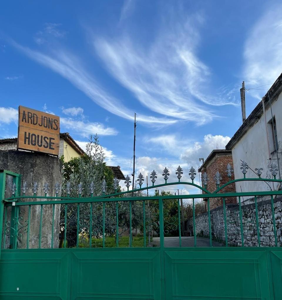 Ardjon House Hostel Berat Exterior photo